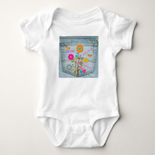Body Para Bebê Flores no Bolso Traseiro de Jeans Paz Amor Esperan