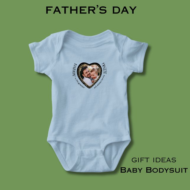 Body Para Bebê Foto do Papai em Forma de Coração (Daddy Photo Heart Shape Baby Bodysuit)