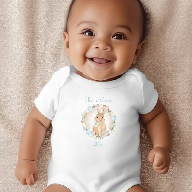 Body Para Bebê Garoto de nome personalizado do coelhinho maculoso (First Easter Cute Bunny Personalized Name Boy Baby Bodysuit)
