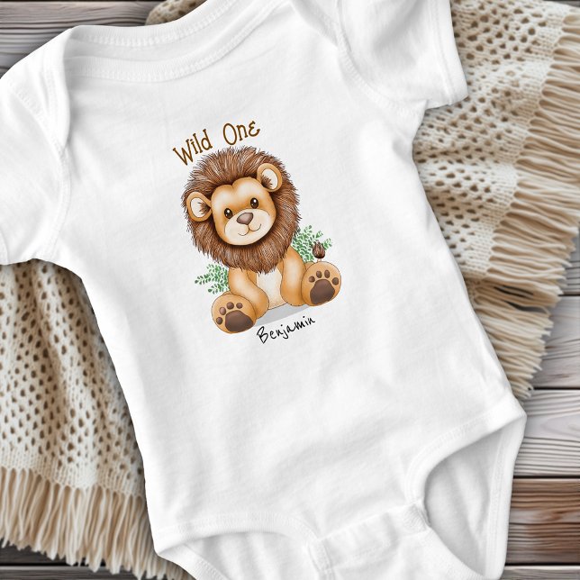 Body Para Bebê Garoto ou Menina de Leão Giro Selvagem Personaliza (Wild One Personalized Cute Lion Cub Boy or Girl Baby Bodysuit)
