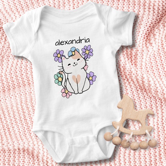 Body Para Bebê Gato Sorridente com Monograma de Flores  (Criador carregado)
