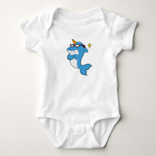 Body Para Bebê Golfinho como Unicórnio com Óculos.PNG