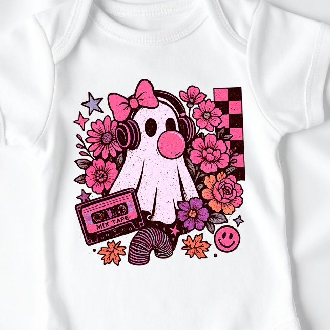 Body Para Bebê Halloween de Bublegum Aestético Retro Ghost Girl (This ghost girl design mixes 90s aesthetic nostalgia with playful Halloween charm.)