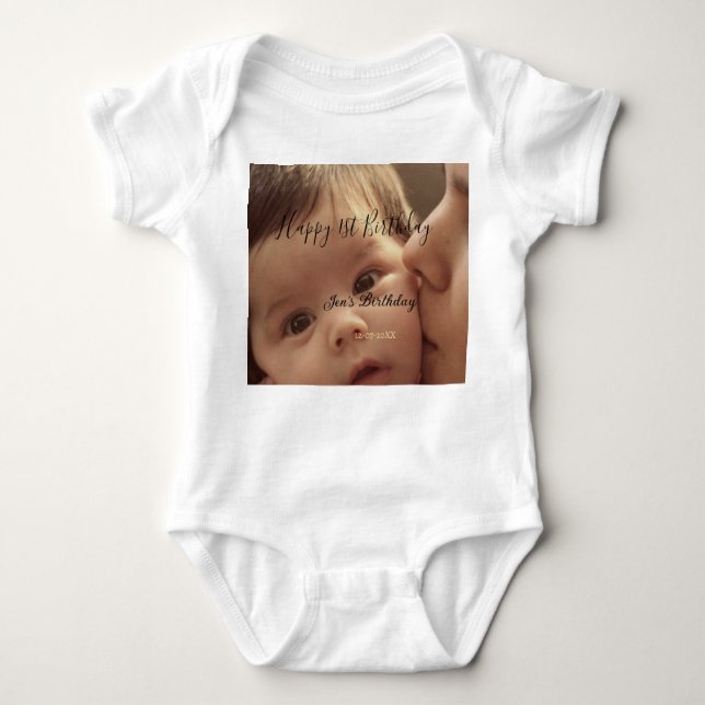 Body Para Bebê Happy 1st birthday name photo date stylish calligr (Frente)