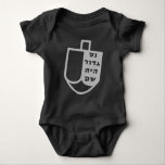 Body Para Bebê Hebrew Nes Gadol Haya Sham Dreidel Hanukkah<br><div class="desc">Design minimalista para Chanucá - um sonho com a frase hebraica "Nes Gadol Haya Sham" - um milagre excelente aconteceu lá.</div>