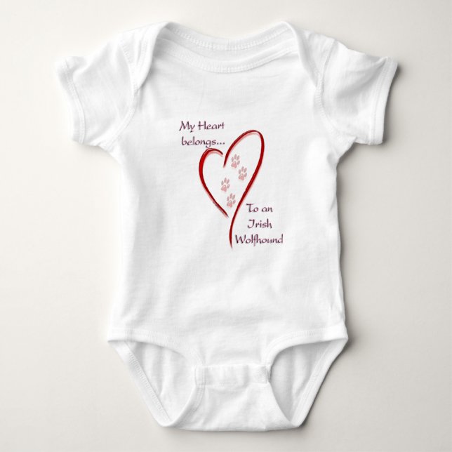 Body Para Bebê Irish Wolfhound Hearts Pertence (Frente)