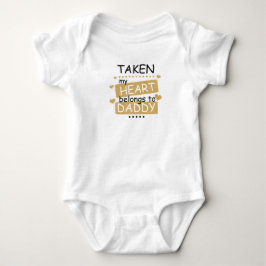 Body Para Bebê Levou meu coração pertence ao papai dourado brilho