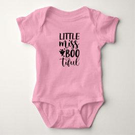 Body Para Bebê "Little Miss Bootiful" Tipografia de Halloween 