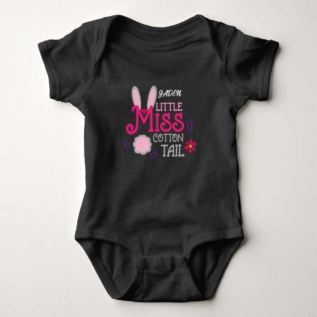 BODY PARA BEBÊ MACACUINHA MISS COTTONTAIL COM NOME. (Frente)