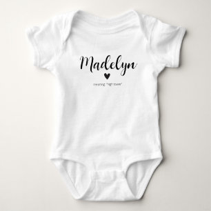 Body Para Bebê Madelyn Name Reveal Significa Mínimo Texto Moderno