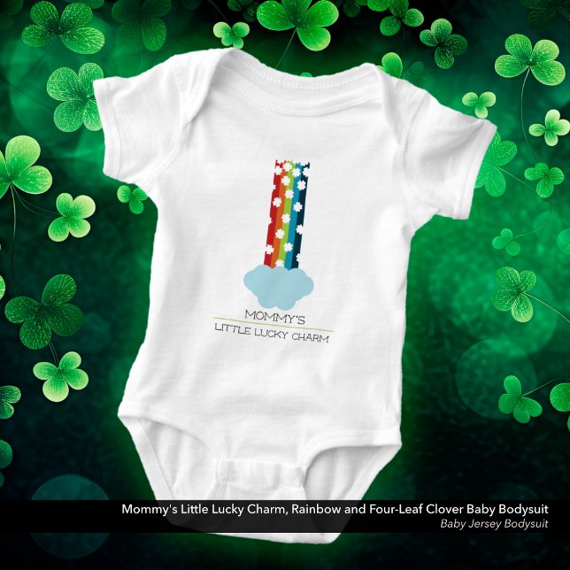 Body Para Bebê Mamãe Pequena Sorte Arco Arco-Íris 4 Folhas (Mommy's Little Lucky Charm Rainbow and Four-Leaf Clover Baby Bodysuit)