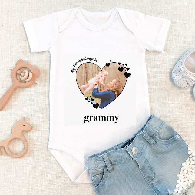 Body Para Bebê Meu Coração Pertence Ao Grammy Personalizar Foto D (Criador carregado)