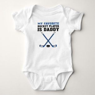 Body Para Bebê Meu Jogador de Hóquei Favorito é Pai Blue Sticks