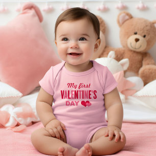 Body Para Bebê Meu Primeiro Dia dos Namorados Corações Rosa