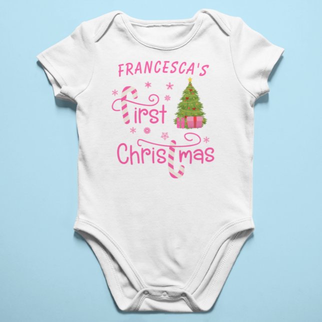 Body Para Bebê Meus Primeiros Presentes de Natal e Árvore de Nata (My First Christmas Gifts and Christmas Tree Pink Baby Bodysuit)