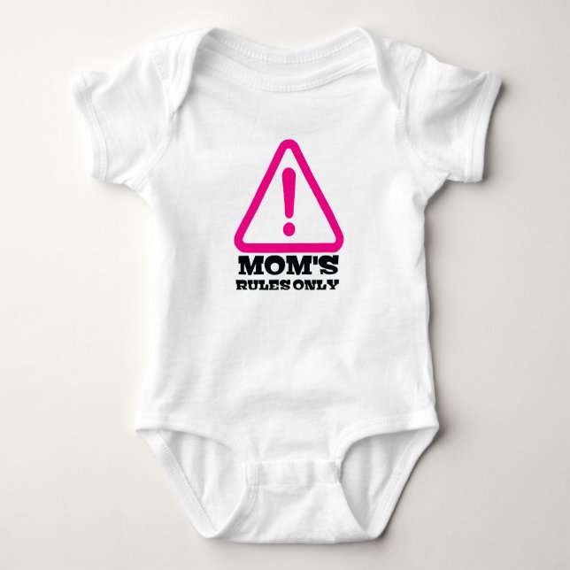 Body Para Bebê Mom’s Rules Only – Sassy New Mom Baby Apparel (Frente)