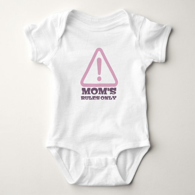 Body Para Bebê Mom’s Rules Only – Sassy New Mom Baby Apparel (Frente)
