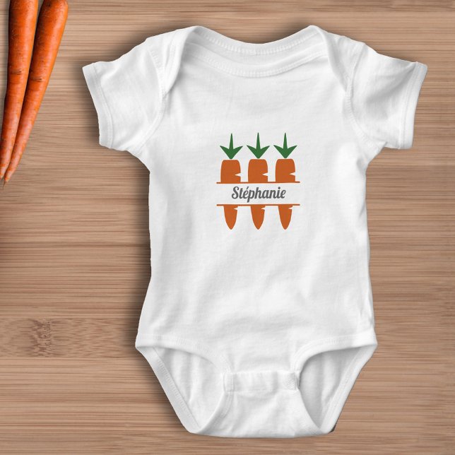 Body Para Bebê Monograma de Cenoura (Carrot Monogram Baby Bodysuit)