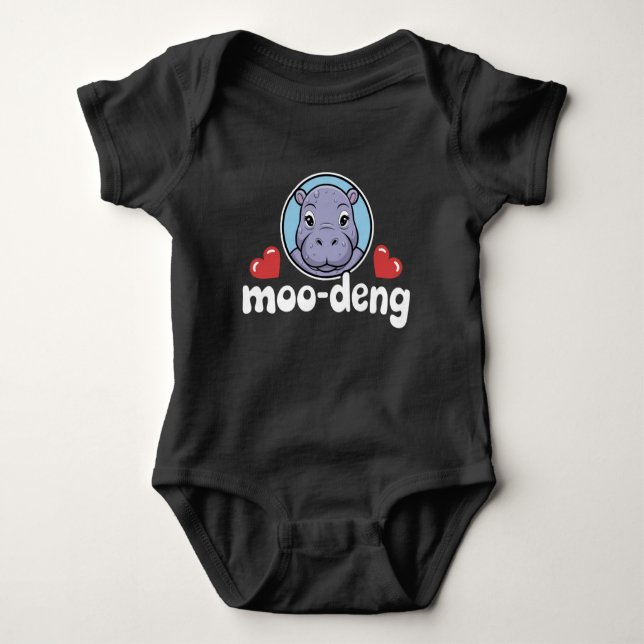 Body Para Bebê Moo Deng Bouncy Pig em Tailandês Picture Baby Hipp (Frente)