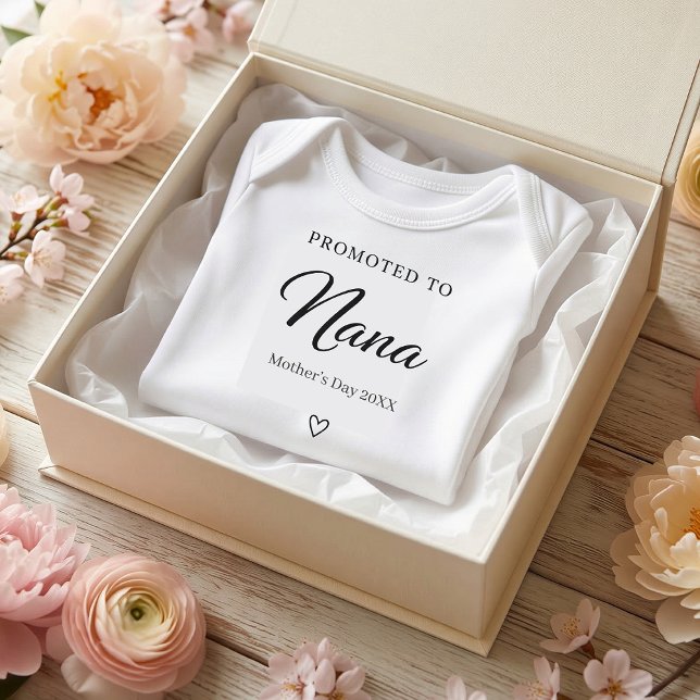 Body Para Bebê Mother’s Day Pregnancy Reveal Gift for Nana (Mother’s Day Pregnancy Reveal Gift for Nana Baby Bodysuit)