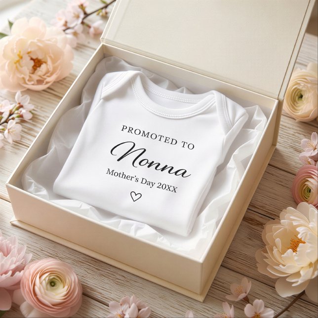 Body Para Bebê Mother’s Day Pregnancy Reveal Gift for Nonna (Mother’s Day Pregnancy Reveal Gift for Nonna Baby Bodysuit)