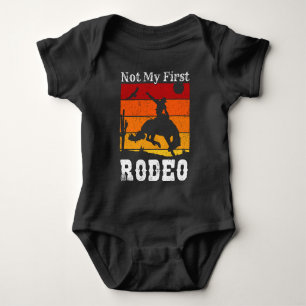 Body Para Bebê Não é Meu Primeiro Rodeio Vaqueiro Vaqueira Cavalo