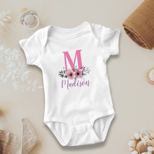Body Para Bebê nome da família personalizado flores de aquarela m (custom family name watercolor flowers monogram baby bodysuit)