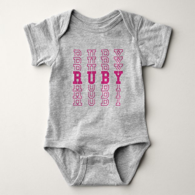 Body Para Bebê Nome de Rapariga Personalizado Rosa Cute Ruby (Frente)