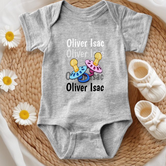 Body Para Bebê Nome do bebê tons de branco ao preto com chupeta C (Criador carregado)