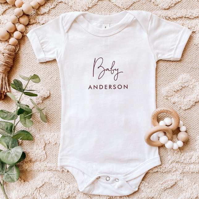 Body Para Bebê Nome Personalizado do Bebê Burgundy (Criador carregado)