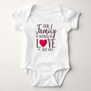 Body Para Bebê Nossa família é definida pela adopção do ADN d