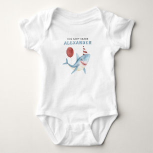 Body Para Bebê Nosso primeiro aniversario De Tubarão Bebê Sob O M