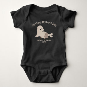 Body Para Bebê Nosso primeiro Dia de as mães, nome personalizado 