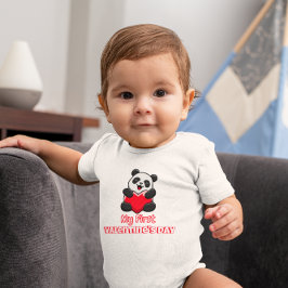 Body Para Bebê Panda com Coração do Primeiro Dia dos Namorados do