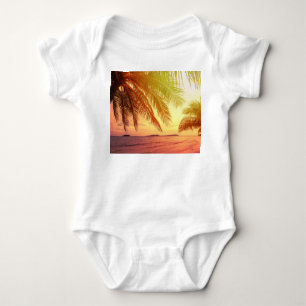 Body Para Bebê Paraíso de Praia Tropical: Paisagem Serena.