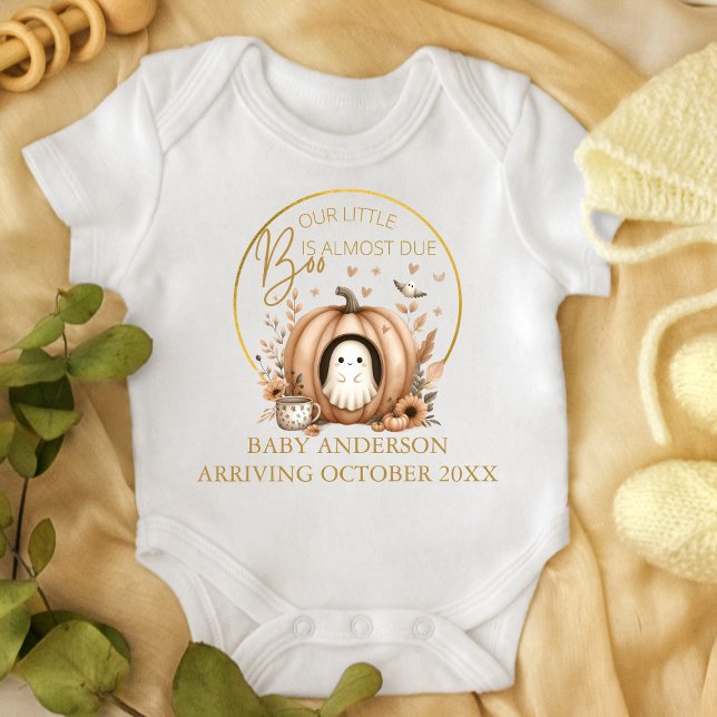 Body Para Bebê Pequena Gravidez Quase Devido (Little Boo Almost Due Pregnancy Reveal Baby Bodysuit)