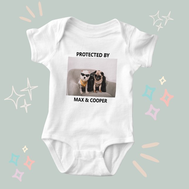 Body Para Bebê Personalizado Engraçado Protegido Por Foto De Cães (Personalized Funny Protected By Dogs Photo Baby Bodysuit
)