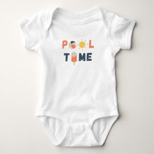Body Para Bebê piscina. Bebê de roupas de bebê e um pedaço