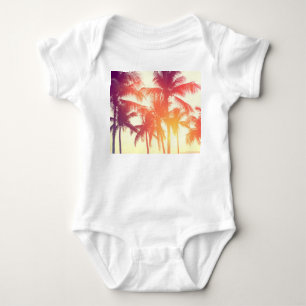 Body Para Bebê Praia de Coconut: Vintage Tropical Warmth.