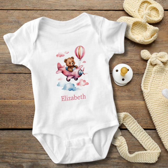 Body Para Bebê Presente de Bebê Menina Urso Voando Avião (Girl Bear flying an Airplane personalized baby girl body suit. Baby shower gift. New baby girl gift)