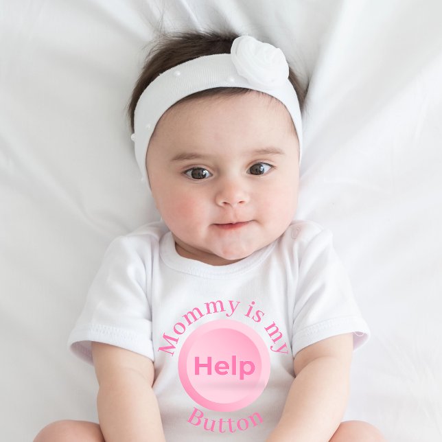 Body Para Bebê Presente Personalizado de Churrasco de Bebê Mãe Di (Customizable Name Sweet Funny Mommy is My Help Button Baby One Piece)