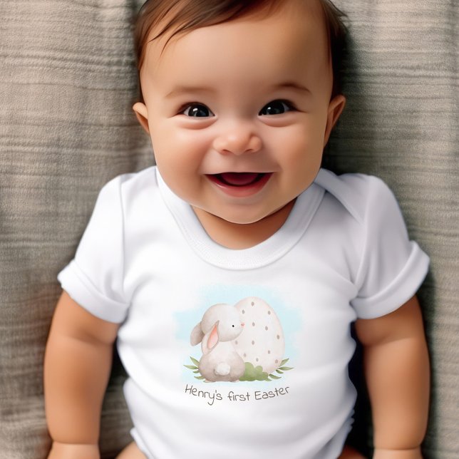 Body Para Bebê Primeira Páscoa Coelhinho Saboroso Nome Personaliz (First Easter Cute Bunny Personalized Name Baby Boy Baby Bodysuit)