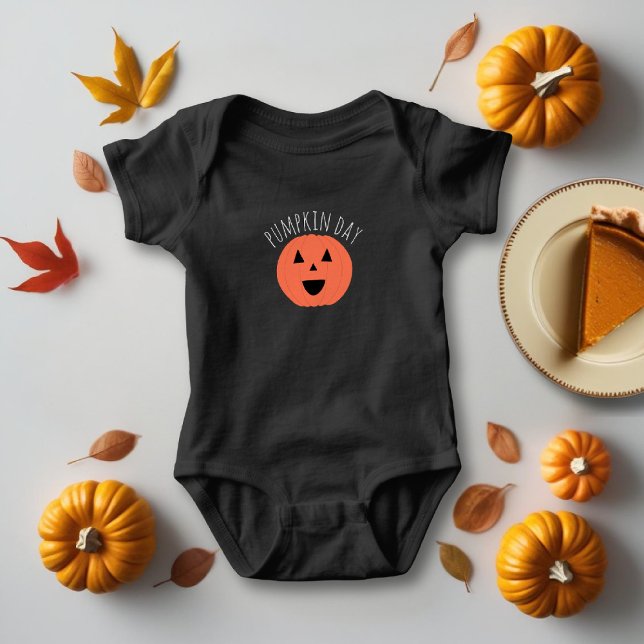 Body Para Bebê Primeiro Dia de Abóbora de Halloween Jack O Lanter (A cute little pumpkin body suit perfect for first Halloween)