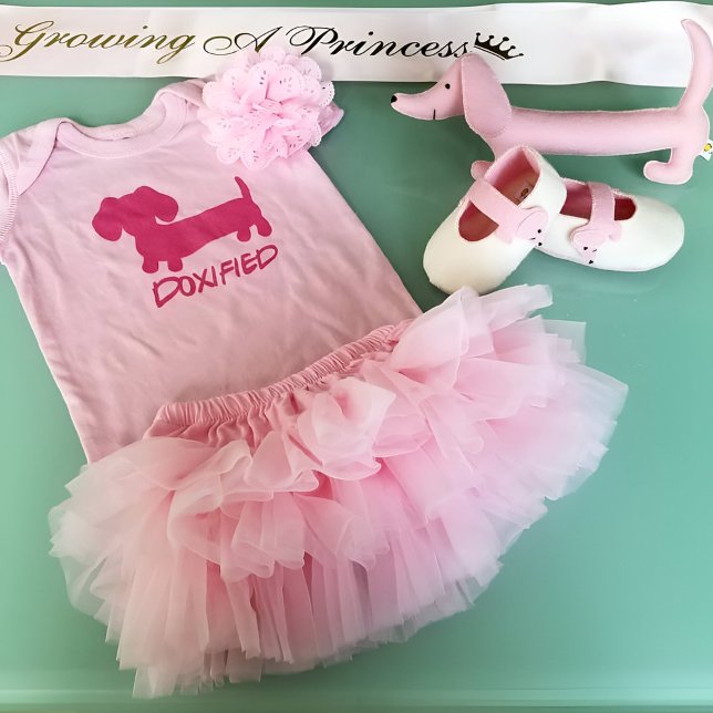 Body Para Bebê Princesa Rosa Dachshund Doxified Baby One Piece (Doxified one piece for a up and coming dachshund lover, paired with a sweet tutu.)