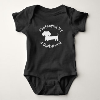 Body Para Bebê Protected by a Dachshund - Baby Wiener Dog Lover B