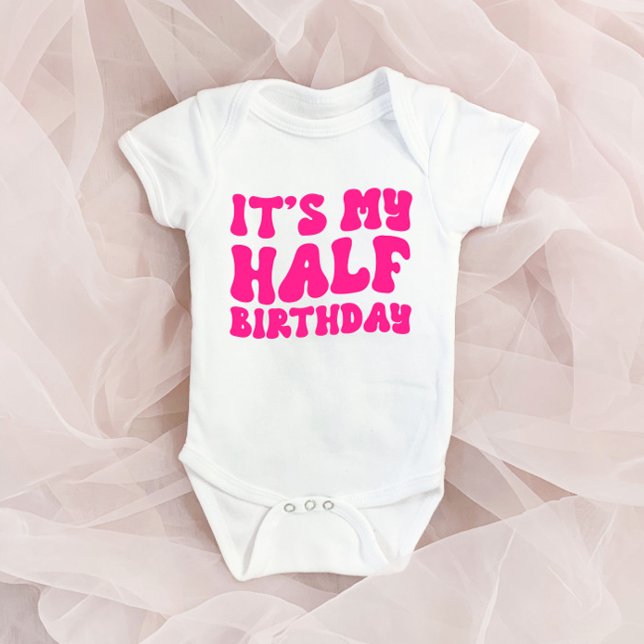 Body Para Bebê Retro Pink It's My Half Birthday 6 Month Milestone (Criador carregado)