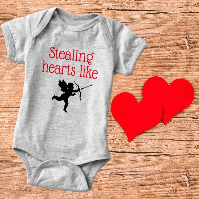 Body Para Bebê Roubando Corações como o Cupido (Criador carregado)
