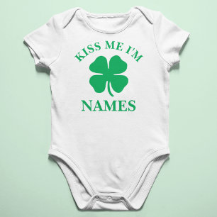 Body Para Bebê Rua personalizada me beija. Dia de Patrick