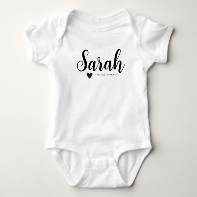 Body Para Bebê Sarah Name Reveal Significa Script Moderno Mínimo (Frente)