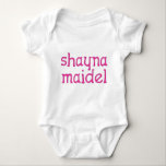 Body Para Bebê Shayna Maidel<br><div class="desc">T,  onsies,  botões,  ímãs e mais para seu maidel do shayna. Todos os produtos são customizáveis: mude o produto,  cor do backgournd,  adicione uma beira,  ou faça uns cartões de fotos. O presente perfeito de Chanukah!</div>